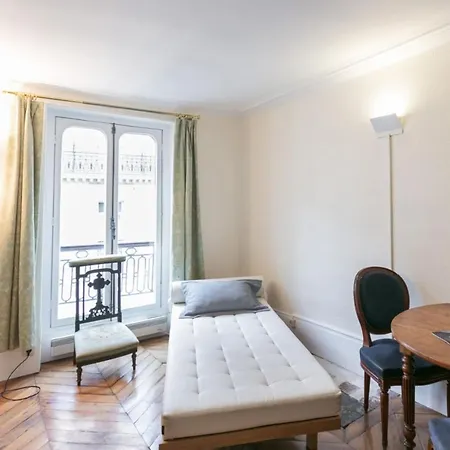 Typical Flat In Republique District At The Heart Of - Welkeys Apartment